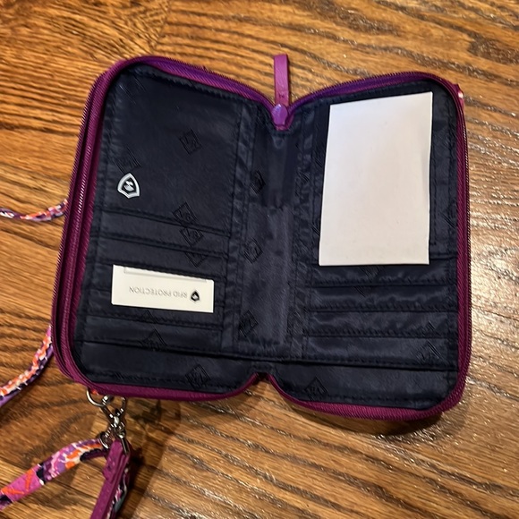 Very Bradley Iconic RFID All-in-One Crossbody/Wristlet Dream Tapestry print - Picture 9 of 11